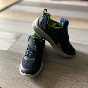 Boys sketchers shoes - Size 2.5